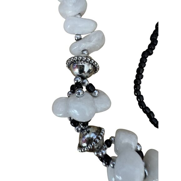White Jade & Onyx Beaded Tibetan Necklace With Silver-Plated Pendant 21" - Picture 3 of 6